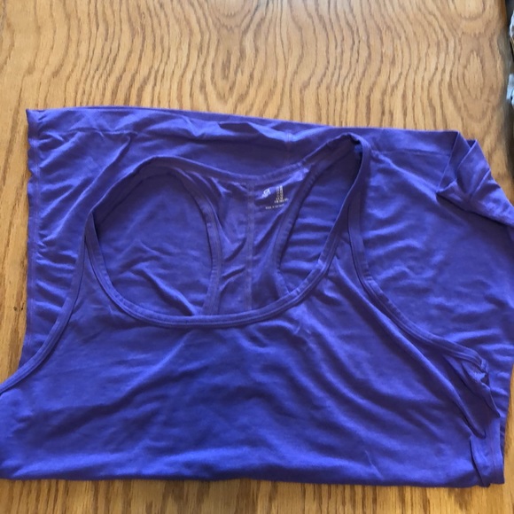 Five  GapFit running tops size medium - Picture 3 of 4